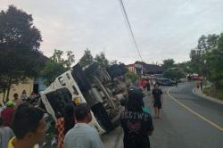 Kecelakaan Maut Truk Tabrak Avanza di Jalur Pematangsiantar-Parapat, 1 Orang Tewas<