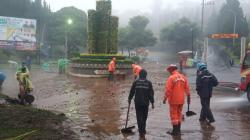 Hujan Deras, Banjir Terjang Wisata Selecta Kota Batu<