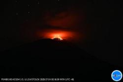 Gunung Ile Lewotolok di NTT Meletus 66 Kali, Lontarkan Material Lava Pijar