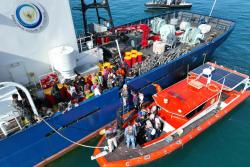 KP Orca 05 KKP Angkut Warga Enggano ke Bengkulu