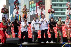 7.000 Penari dan Pesilat Betawi Pecahkan Rekor MURI  di Acara Jakarta Dalam Warna