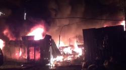 Gudang Barang Bekas di Medan Terbakar Hebat, 2 Mobil Ikut Hangus Dilalap Api<