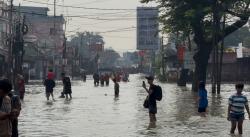 Penampakan Jalan Ciledug Raya Tangerang Lumpuh akibat Banjir