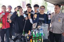 Pengamanan Piala Presiden 2025 di Stadion Jalak Harupat, Polisi Sita Miras hingga Flare<
