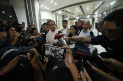 Nadiem Keluar Ruang Pemeriksaan Kejagung usai 9 Jam Diperiksa