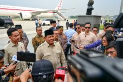 Wamensos: Prabowo Ingin Muliakan Orang Miskin lewat Sekolah Rakyat hingga MBG