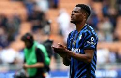 Dumfries Ditawari ke Barcelona, Inter Milan Siap Melepas?