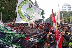 Aksi Demo, Massa Ojol Padati Kawasan Monas Jakpus