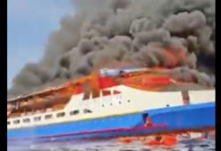 TNI AL Evakuasi Korban KM Barcelona 5 yang Terbakar di Perairan Talise Minahasa Utara