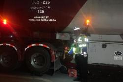 Kecelakaan di Lampung, Suami Istri Tewas usai Tertabrak Truk Tangki<