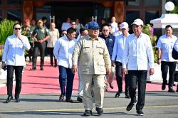 Momen Prabowo Diantar Jokowi Sebelum Bertolak ke Jakarta usai Kunker di Jateng