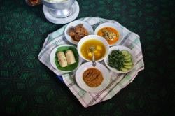 5 Hidangan Ikonik dalam Tradisi Makan Bedulang Khas Bangka Belitung yang Wajib Dicoba<
