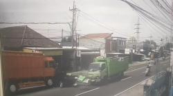 Detik-Detik 3 Kendaraan Kecelakaan Beruntun di Pasuruan Terekam CCTV<