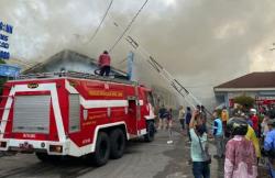 Gedung Eks Asrama Putri UIN Jambi Terbakar, 12 Mobil Damkar Dikerahkan Padamkan Api<