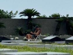 Mengharukan, DJ Koo Kunjungi Makam Barbie Hsu Setiap Hari karena Duka Mendalam