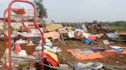 Puting Beliung Terjang Metro Lampung, Puluhan Rumah Rusak hingga Roboh<