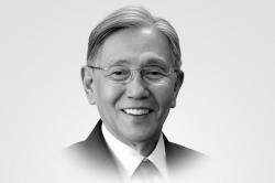 Prestasi Kwik Kian Gie: Kiprah Sang Ekonom di Dunia Pendidikan dan Politik di Indonesia