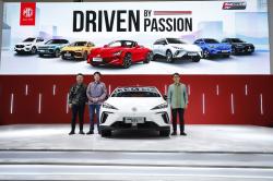 MG4 EV Max dan Cyberster Warna Baru Goda Pengunjung GIIAS 2025