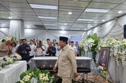 Presiden Prabowo Beri Penghormatan Terakhir kepada Ekonom Kwik Kian Gie