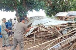 40 Lapak PKL Liar Kawasan Bima Cirebon Dibongkar, Langgar Ruang Terbuka Hijau<