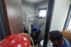 Balita 2 Tahun di Padang Terkunci dalam Kamar Mandi, Damkar Gerak Cepat Evakuasi<