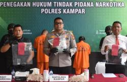 Menegangkan! Polisi Tembak Ban Mobil saat Kabur Bawa Sabu 1 Kg di Kampar Riau<