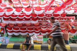 Pernak-Pernik HUT ke-80 RI Mulai Ramai di Pasar Jatinegara