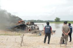 Operasi Penertiban Tambang Ilegal di Kuansing Riau, 13 Rakit Dibakar Petugas Gabungan<