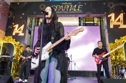 Penampilan Bernadya Hibur Penggemar di Tangcity Mall