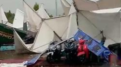 Hujan dan Angin Kencang Terjang Festival Karian di Lebak, Lapak UMKM Porak-poranda<