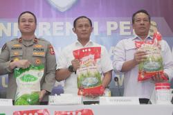Penampakan Beras Oplosan Disita Bareskrim Polri<