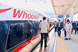 Prabowo Kembali ke Jakarta Naik Whoosh usai Kunker di Bandung