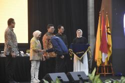 Wisuda UT School: Vokasi, Industri dan Inovasi Pendidikan