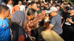 Jenazah Bocah Korban Penganiayaan Tetangga di Pasuruan Tiba di Rumah Duka, Keluarga Histeris <