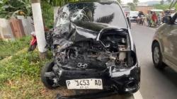 Kecelakaan di Bondowoso, Hyundai Atoz Tabrakan dengan Truk Kayu<
