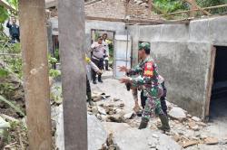 Longsor di Simalungun Hantam 3 Rumah Warga, Dipicu Hujan Deras<
