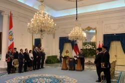 Prabowo Anugerahkan Presiden Peru Dina Boluarte Tanda Kehormatan Bintang RI Adipurna 