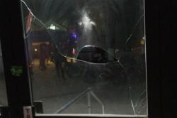 Kericuhan Suporter Persis Solo di Sampang, Kaca Puskesmas Pecah dan Ambulans Penyok