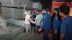 Petugas Pingsan Saat Padamkan Kebakaran Tempat Pembuatan Mebel di Gowa, Dilarikan ke RS<