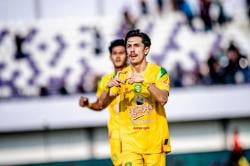 Dramatis! 10 Pemain Persebaya Tahan Imbang Dewa United di BRI Super League<