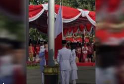 Insiden Bendera Terbalik Warnai Upacara HUT ke-80 RI di Surabaya, Ini Respons Eri Cahyadi<