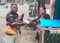 Pacu Kesejahteraan Pelaku UMKM, Legislator Perindo Bantu Modal Penjual Bensin Eceran di Sorong<