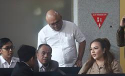 Akui Terima Aliran Dana dari Ridwan Kamil, Lisa Mariana Bungkam saat Ditanya Nominal