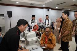 Donasi 1.000 Kacamata untuk Warga Jakarta Selatan