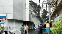 Atap Canopy Bank di Lubuklinggau Roboh Diterjang Hujan dan Angin Kencang<