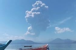 Gunung Lewotobi Laki-Laki Kembali Erupsi, Kolom Abu Capai 1.200 Meter<