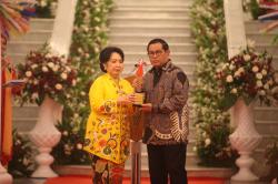 Peragaan Kebaya Betawi Ramaikan Balai Kota Jakarta