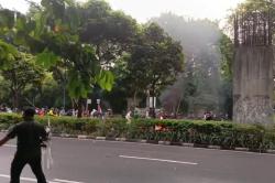 Panas! Bentrokan di DPR Merembet hingga ke Jalan Asia Afrika