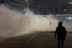 Suasana Slipi Jakbar Malam Ini, Bentrokan usai Demo DPR Masih Terjadi