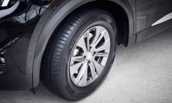 5 Kebiasaan Buruk Pengendara Mobil Bikin Ban Cepat Rusak, Ini yang Sering Diabaikan